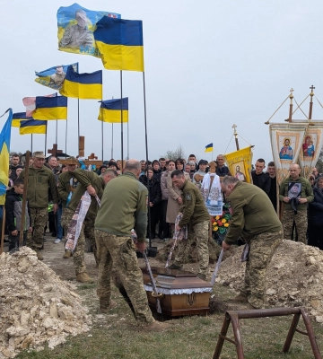 На півночі Рівненщини в останню дорогу провели 49-річного солдата