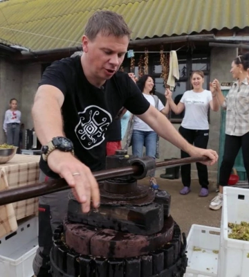 Дмитро Комаров повертається до російської: що стоїть за зміною мови?