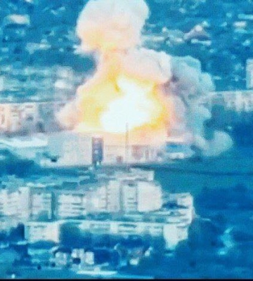 Росіяни вдарили КАБами по Центральному району Херсона, під обстріл потрапив голова МВА