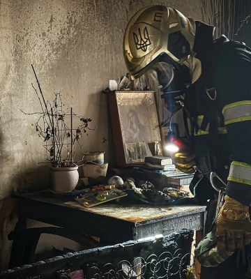 У Чернівцях через пожежу у багатоповерхівці, евакуювали майже 30 людей У Чернівцях через пожежу у багатоповерхівці, евакуювали майже 30 людей