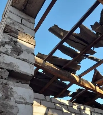 Російського обстрілу в Херсоні знову зазнала льодова арена