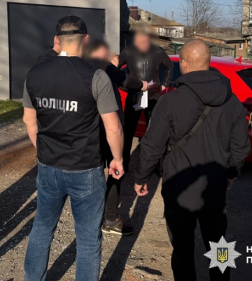 У Києві затримали фальшивомонетників, які підробляли долари, євро та гривні