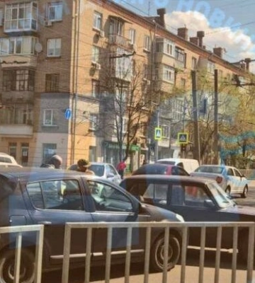 Не розминулись на перехресті: у Дніпрі через ДТП виникли затори
