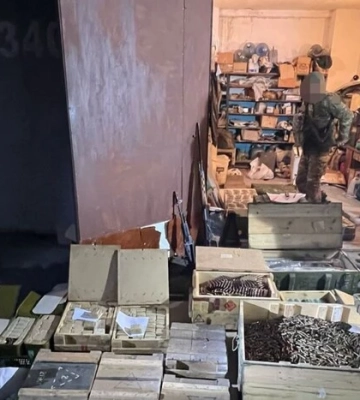 ДБР заявило про виявлення великого складу зброї в середмісті Києва
