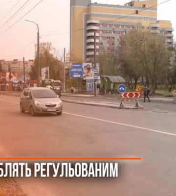 Встановлять новий світлофор: на вулиці Київській у Рівному триває ремонт (ВІДЕО)