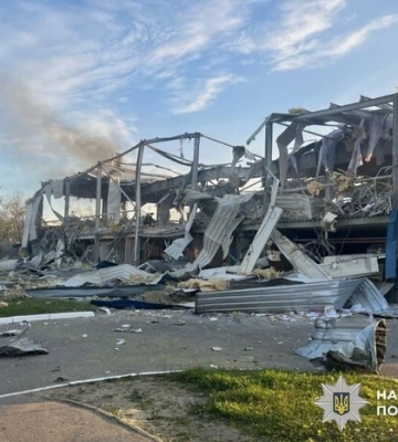 Росіяни знищили льодову арену в Херсоні та пошкодили житлові будинки