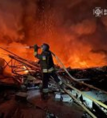 Рятувальники Дніпропетровщини усунули наслідки російської атаки дронами