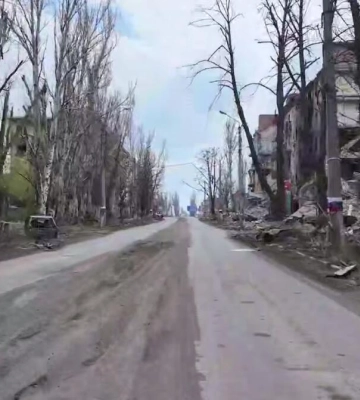 На тлі руїн Бахмута окупанти стверджують, що місто «перетворюється» 