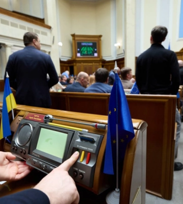 Рада підтримала законопроєкт, який обмежує використання української мови: деталі