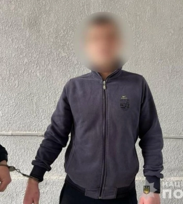 Мукачівські поліцейські затримали зловмисника, який пограбував водія рейсового автобусу