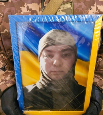 У Полтаві попрощалися з воїном ЗСУ