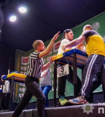 На Закарпатті відбувся всеукраїнський чемпіонат з армреслінгу серед учасників бойових дій