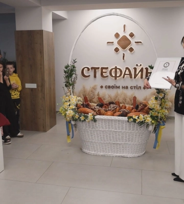 Великодній рекорд: на Івано-Франківщині склали велетенський кошик (відео) Великодній рекорд: на Івано-Франківщині склали велетенський кошик (відео)