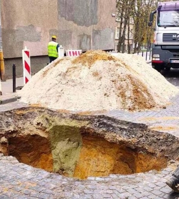 У Львові відремонтували аварійний колектор на Шептицьких: стало відомо, коли вулицю відкриють для проїзду
