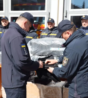 Міжнародні благодійники передали ДСНС Кіровоградщини бронеплити та плитоноски 