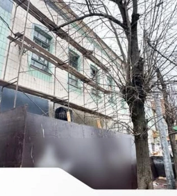 У Рівному з висоти орієнтовно 4-го поверху впав чоловік