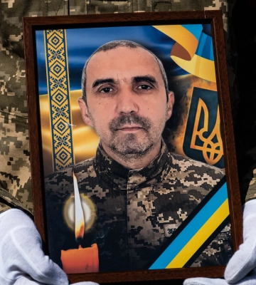 Ужгород сьогодні попрощався із 49-річним солдатом Віктором Чинадієм