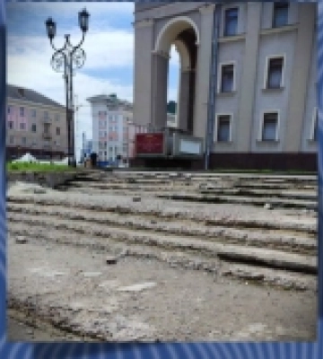 У Рівному прокоментували питання аварійних сходів біля Рівненського драмтеатру