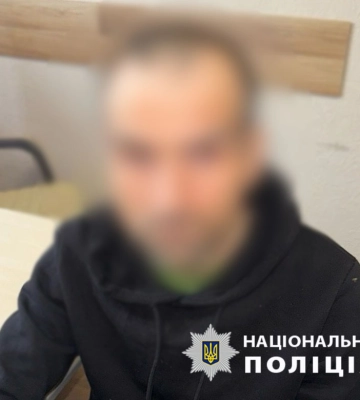 У Києві суд обрав запобіжний захід злочинцю, який вдарив ножем військовослужбовця