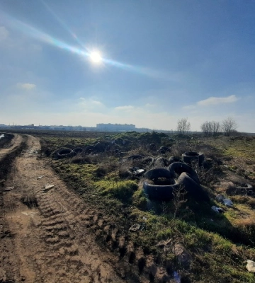 Біля кладовища на Одещині виявили незаконне звалище відпрацьованих шин