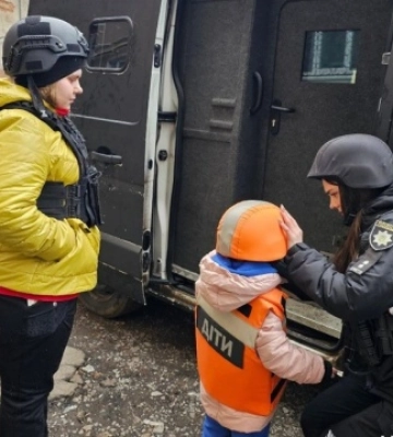 На Донеччині у зоні бойвих дій залишаються 195 дітей, — ОВА