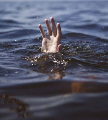 У селі на Вінниччині рятувальники дістали з місцевої водойми тіло людини, - ДСНС