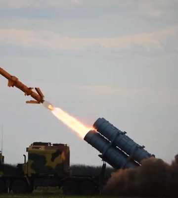 Зеленский: Украина производит для фронта 40% оружия
