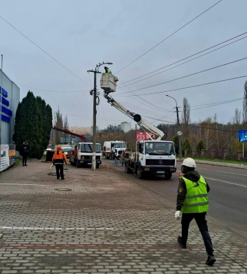 На вулицях Рівного продовжують модернізовувати освітлення На вулицях Рівного продовжують модернізовувати освітлення