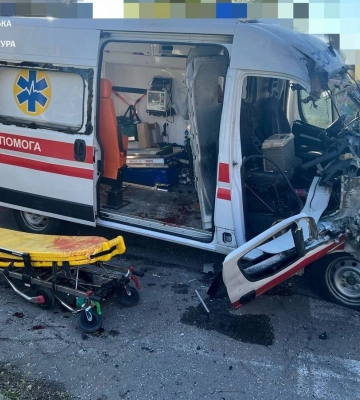 Россияне сбросили взрывчатку с дрона по авто "скорой", есть пострадавшие - ОВА