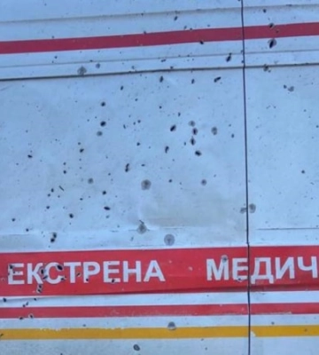 Війська РФ скинули вибухівку на «швидку» в Херсоні, поранені фельдшер і водій – влада