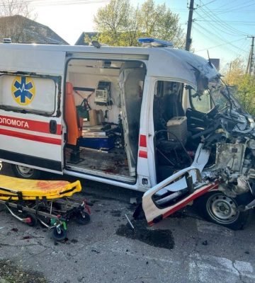 Россияне сбросили взрывчатку с дрона по авто "скорой", есть пострадавшие - ОВА