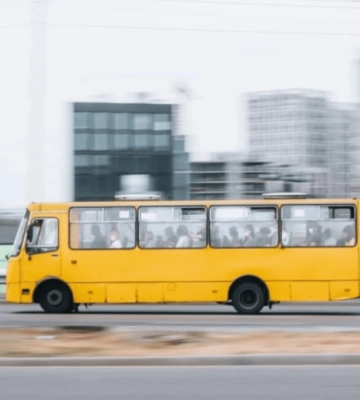 Перекриття й об’їзди: у Дніпрі автобуси змінюють рух