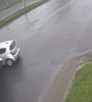 У Луцьку вантажівка «знесла» легковик: показали, хто винен (відео)