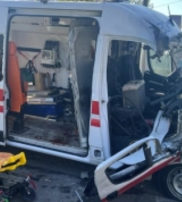 На Херсонщині окупанти поцілили в авто швидкої допомоги