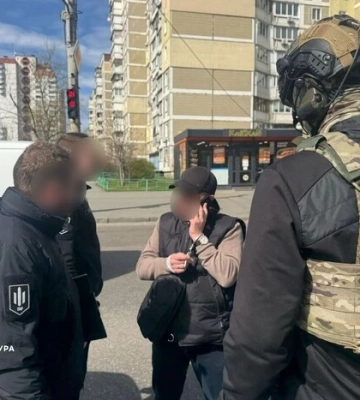 $500 за точку. Посадовець Деснянської РДА торгував дозволами на торгівлю $500 за точку. Посадовець Деснянської РДА торгував дозволами на торгівлю