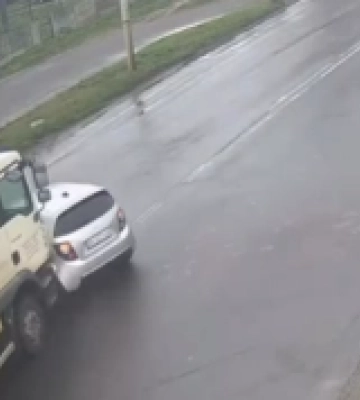 На перехресті Львівської та Європейської у Луцьку вантажівка протаранила легковик