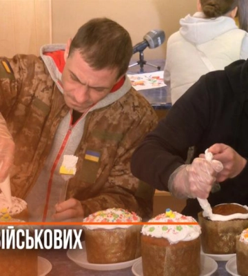 У Рівному школярі разом з військовими та волонтерами розмальовували “Паски вдячності”