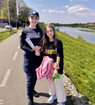 Патрульні у Мукачеві нагадали пішоходам: &quot;Видимість — це життя!&quot;