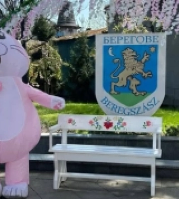 У центрі Берегова облаштували святкові фотозони. ФОТО