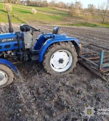 Малолітній хлопчик на Львівщині попав під колесо трактора. Поліцейські встановлюють обставини
