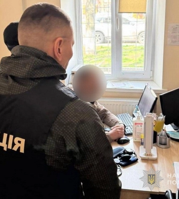 На Сумщині затримали головлікаря на хабарі за ухилення від мобілізації