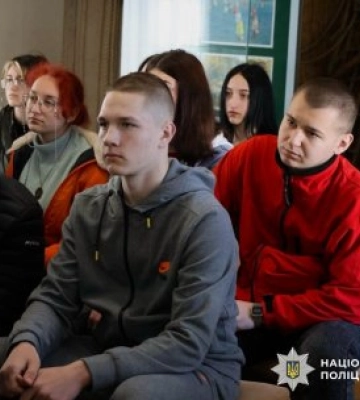 Студентам про відповідальність: у Миколаєві ювенальні поліцейські провели профілактичну зустріч з молоддю