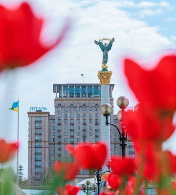 У Києві розквітли перші тюльпани: перелік адрес для весняної фотопрогулянки