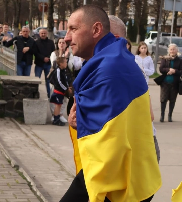 У Долині зустріли Олександра Медведя, який повернувся з російського полону (ФОТО)