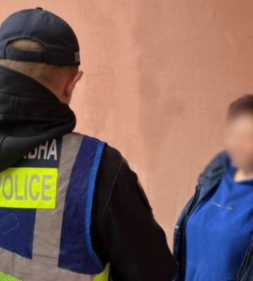 Полиция нашла женщину, которая в Киеве посреди улицы побила двухлетнего мальчика