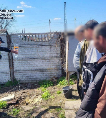 Поліцейські залишили без самогону жителів громади під Харковом 