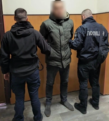У Дніпрі затримано чоловіка, який під час вуличного конфлікту тяжко травмував людину