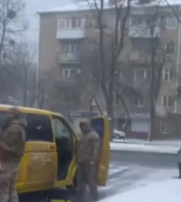 В Ровно центр комплектования прокомментировал видео, на котором военный «разогнал» работников ТЦК