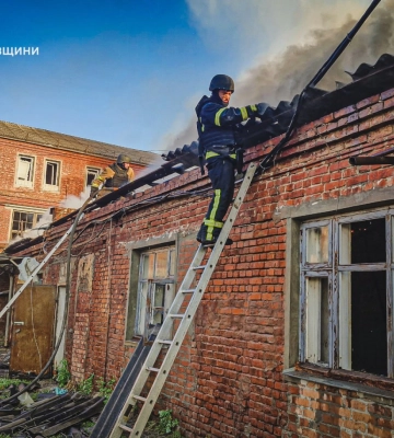 ДСНС повідомила уточнену інформацію щодо наслідків ракетного удару по Харкову. ВІДЕО