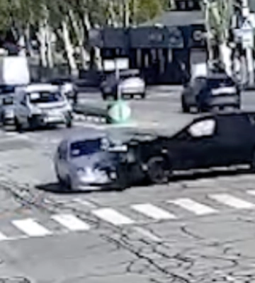 Автотроща на набережній у Дніпрі: Audi протаранив Lanos (ВІДЕО)